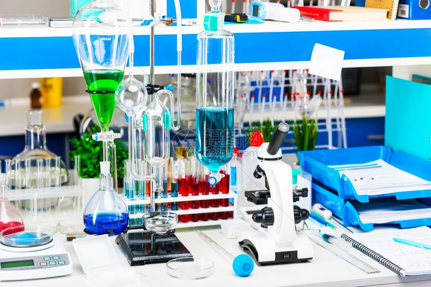 化學與生命科學的交融 現代實驗室中的抽象研究與技術革新